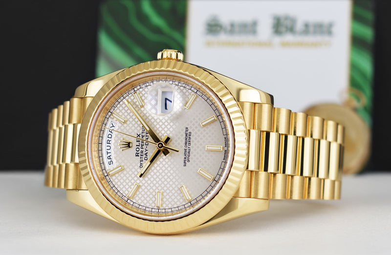 ROLEX 18kt Gold Day Date 40 President Silver Index Motif Model 228238*