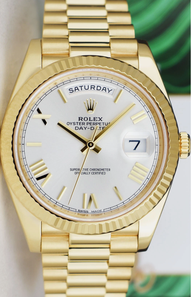 ROLEX 18kt Gold Day Date 40 President Silver Roman Model 228238